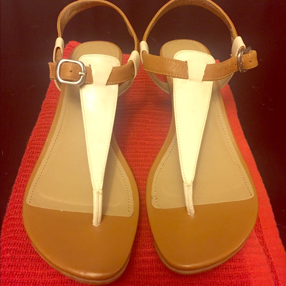 Kenneth Cole t strap sandals